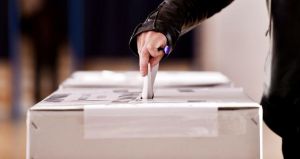 Δημοσκοπήσεις : Τι αποκαλύπτει η «ανάγνωση» των ερευνών για κόμματα, Βουλή, ακροδεξιά