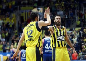 Με σούπερ Σλούκα η Φενέρμπαχτσε παρέσυρε και την Εφές