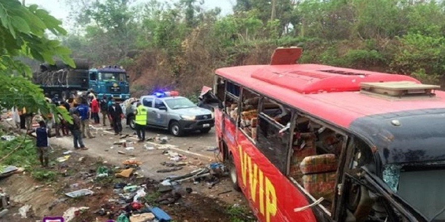 Γκάνα: Εξήντα νεκροί από σύγκρουση δύο λεωφορείων