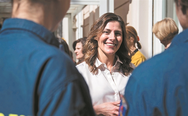 Εκλέγουν καθηγήτριατην Περιστέρα Μπαζιάνα