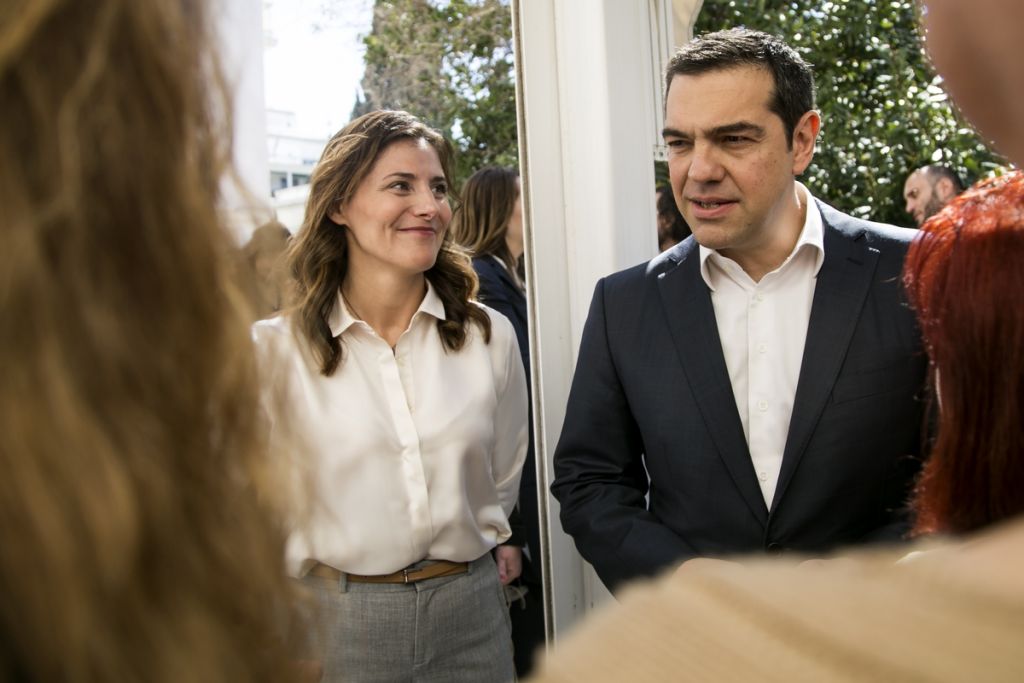 Ο αγράμματος Τσίπρας και η γενιά Χ που ήταν μορφωμένη