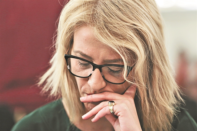 Κάτι τρέχει με τη Ρένα…