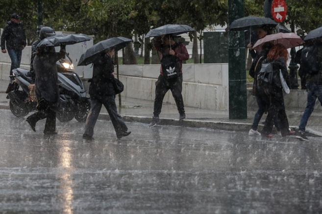 Χιόνια, ισχυρές καταιγίδες και άνεμοι σε όλη τη χώρα