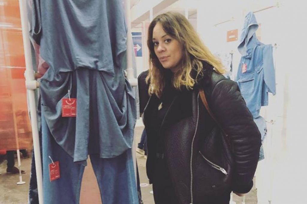 Γνωστή παραγωγός ταινιών βρέθηκε θαμμένη στον κήπο του σπιτιού της