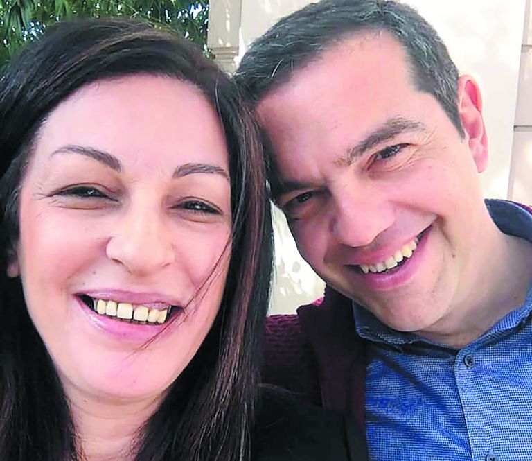 Η selfie της Μυρσίνης Λοϊζου με τον πρωθυπουργό και το γεύμα στους ευρωβουλευτές