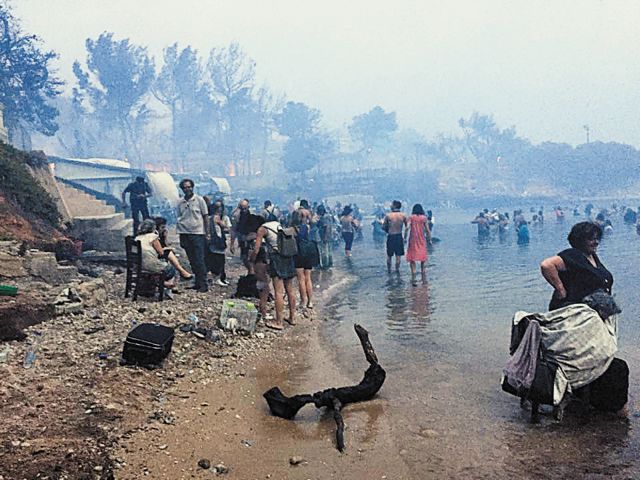 Οργή κατοίκων στο Μάτι: Οι άνθρωποι κάηκαν από την απουσία του κράτους