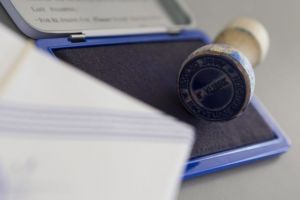 Πασχαλινοί μποναμάδες με το βλέμμα στις κάλπες