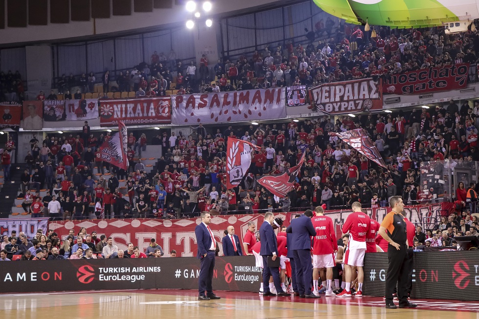 Δεν ήθελαν να φύγουν οι οπαδοί του Ολυμπιακού