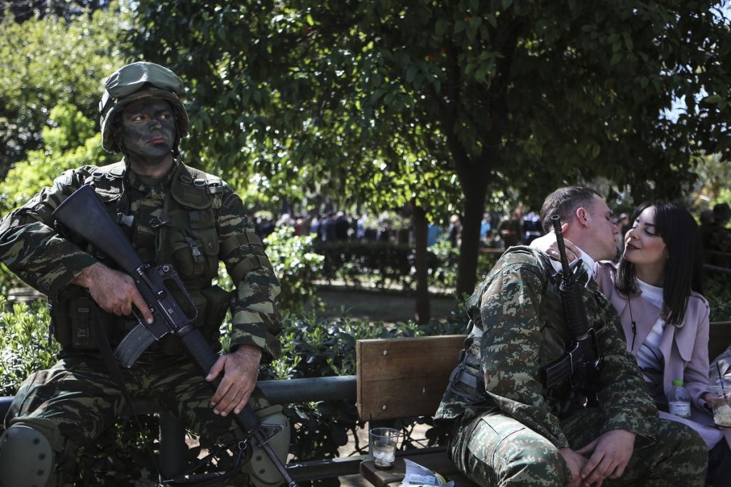 Παρελάσεις της οργής: Τα μαθήματα που (δεν) πήρε η κυβέρνηση και η σπορά του διχασμού