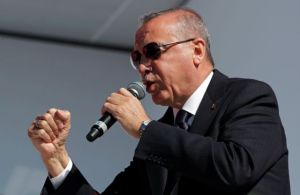 Ο Ερντογάν απειλεί τραπεζίτες για την βουτιά της τουρκικής λίρας