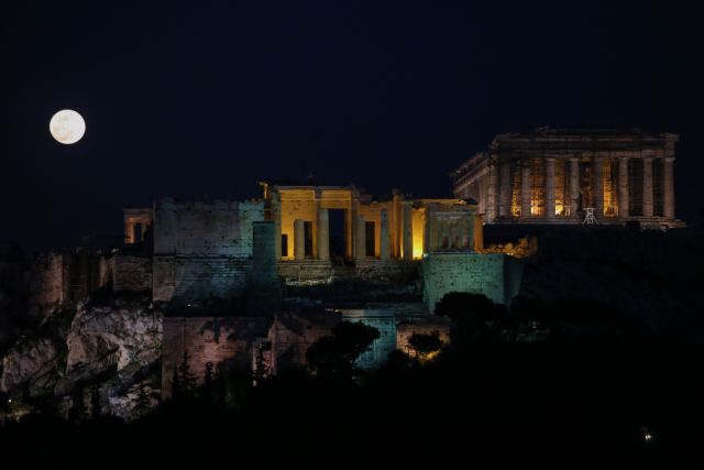 Τι φέρνει η τρίτη υπερπανσέληνος της χρονιάς