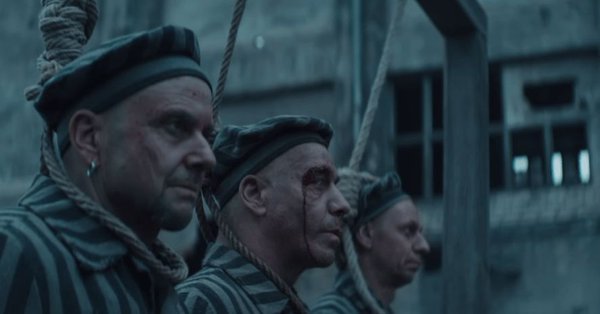 Αθλιότητα: Στο ροκ γκρουπ Rammstein ντύθηκαν… κρατουμένοι του Άουσβιτς
