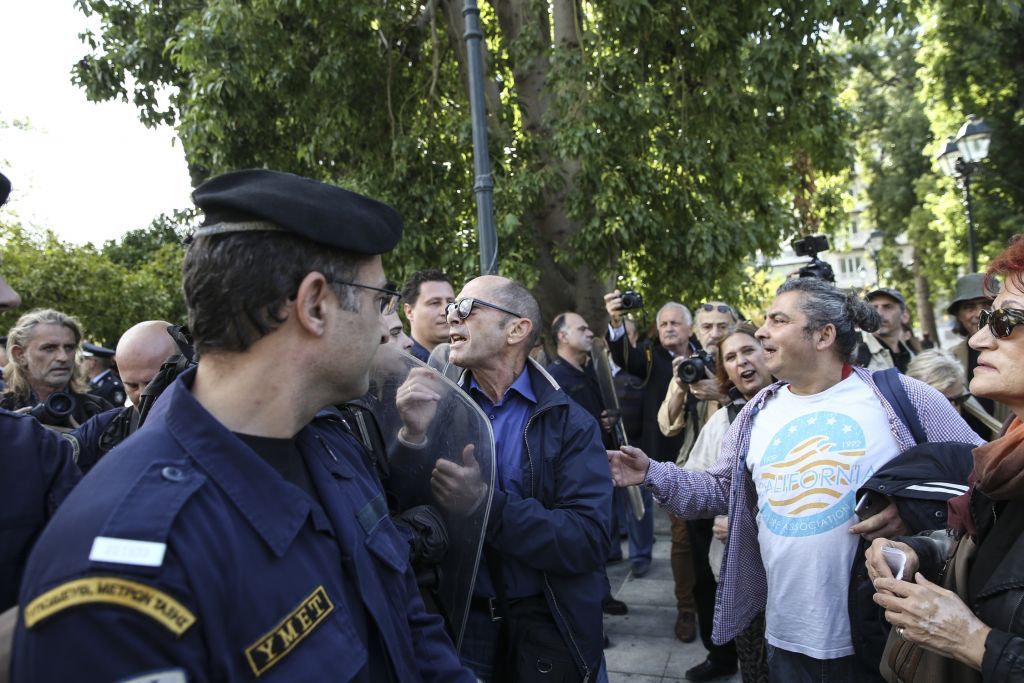 Συλλήψεις στελεχών της στο Σύνταγμα καταγγέλλει η ΛΑΕ