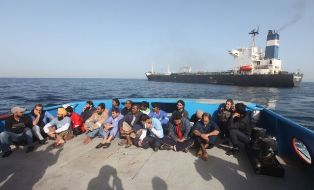 Δεξαμενόπλοιο με μετανάστες από τη Λιβύη, πλέει προς Μάλτα
