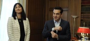 Εκβιαζόμενη κυβέρνηση κάνει τα πάντα για να μη χάσει την εξουσία