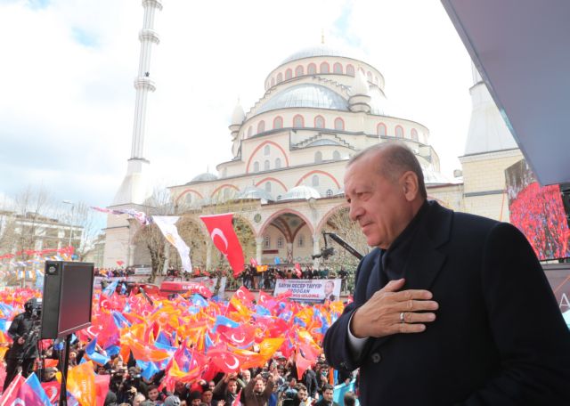 Κάλπες στην Τουρκία – Δοκιμάζεται ο  Ερντογάν