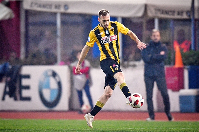 Ο Μπακάκης λύνει τα χέρια του Χιμένεθ