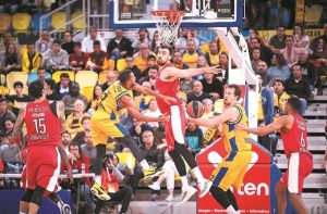 Ενός λεπτού σιγή για τον «Τυφώνα»