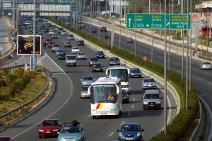 Ουρές στις Εθνικές Οδούς από τους εκδρομείς που επιστρέφουν