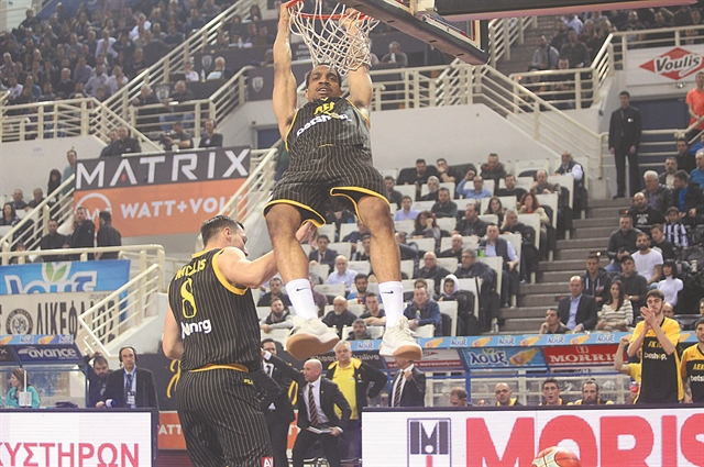 Βασίλισσα στο παλατάκι!