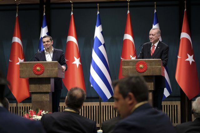 ΝΔ για Τσίπρα: Μοιάζει με παλιό πικάπ στο οποίο έχει κολλήσει η βελόνα