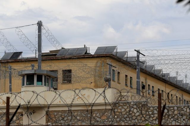 Νέο ντοκουμέντο για τις φυλακές: Γλέντι με ζεϊμπέκικο και άφθονο αλκοόλ