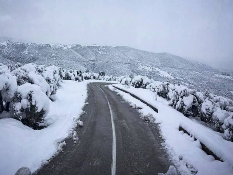 Ο καιρός τρελάθηκε: Τι θα γίνει σήμερα, πότε τελειώνει το χειμωνιάτικο σκηνικό | tanea.gr