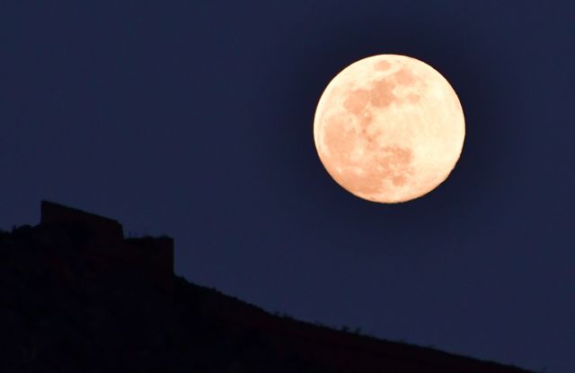 Ποιος θα βγάλει… σέντρα υπό το φως του ολόγιομου φεγγαριού