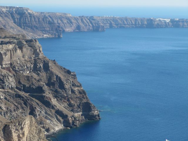 Τραγωδία στη Σαντορίνη: Δύο νεκροί από πτώση σε χαράδρα