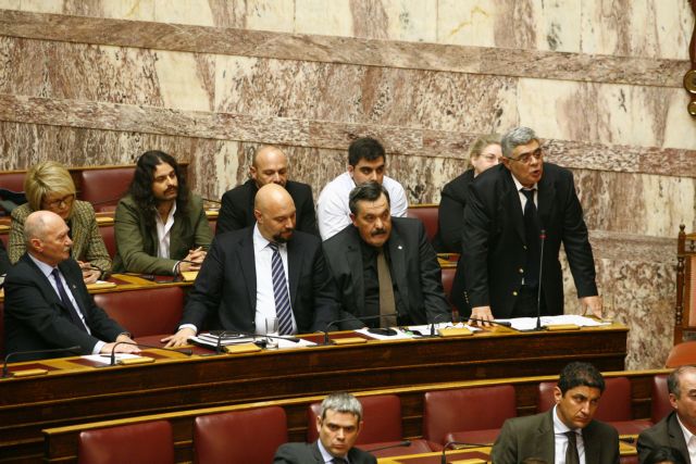 Βγήκαν τα μαχαίρια μεταξύ Χρυσαυγιτών