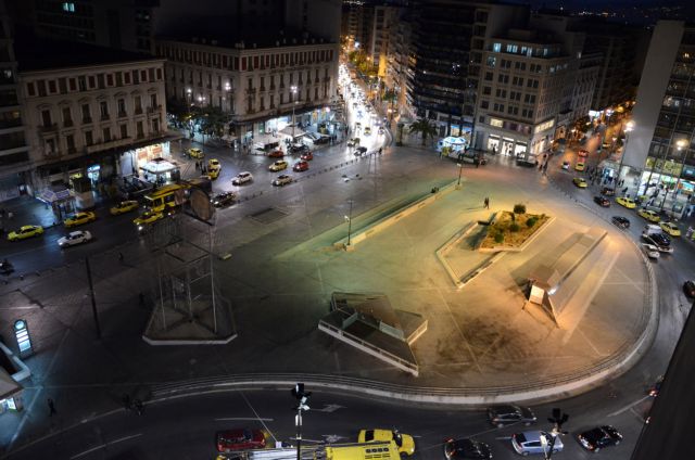 Πεδίο μάχης η Ομόνοια : Πέντε τραυματίες από μαχαίρι