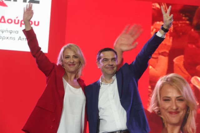 Πάρτι στο Twitter για την «τυμβωθηρία» του Τσίπρα