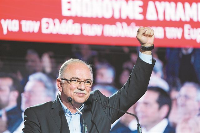 «Δαχτυλίδι αρραβώνα η επιλογή Βέμπερ ανάμεσα στη Δεξιά και την Ακροδεξιά»