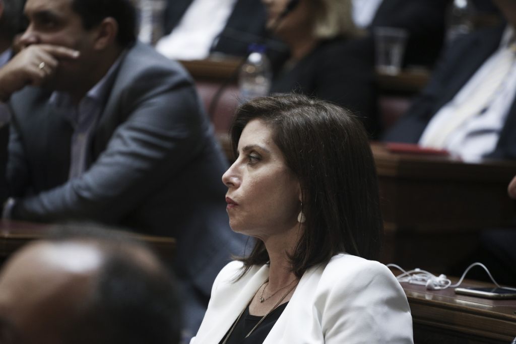Παραιτείται από βουλευτής και η Άννα Μισέλ Ασημακοπούλου