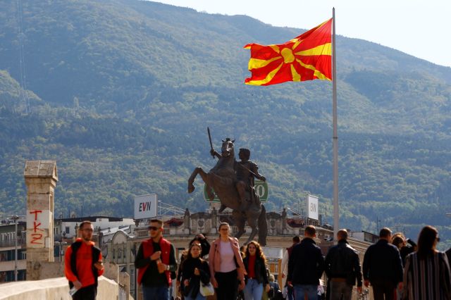 Βόρεια Μακεδονία: Οι Πρέσπες στο επίκεντρο των προεδρικών εκλογών – Πώς επηρεάζουν τη συμφωνία