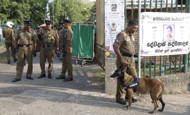 Σρι Λάνκα: Παραιτήθηκε και αρχηγός της αστυνομίας λόγω των επιθέσεων