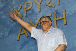 Άτακτη υποχώρηση από Μιχαλολιάκο λίγο πριν την απολογία του