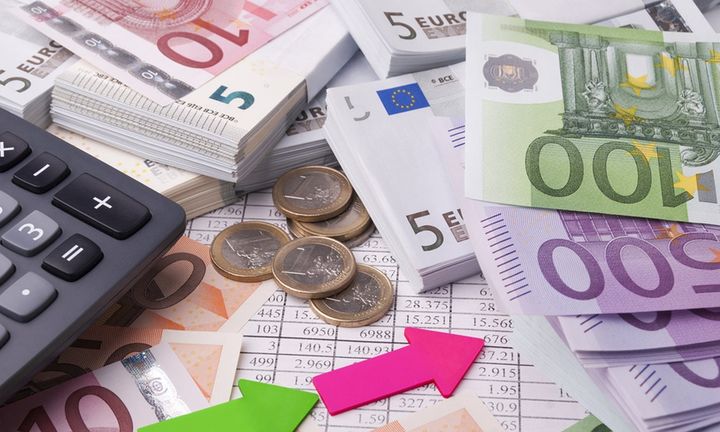 Προεκλογικά παιχνίδια με παροχές και 13η σύνταξη