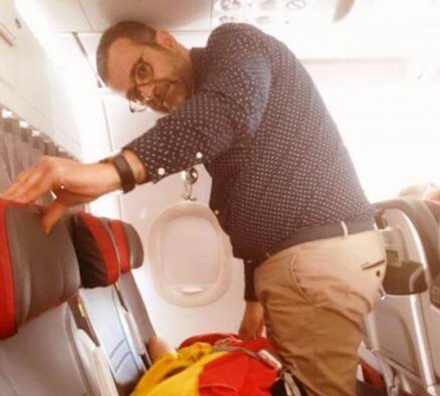 Δύο έλληνες γιατροί έσωσαν γυναίκα που έπαθε έμφραγμα στο αεροπλάνο