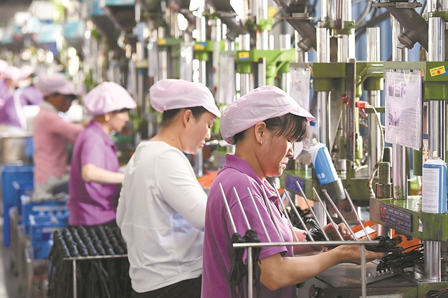 Αναβιώνει ο εργασιακός μεσαίωνας του «996»