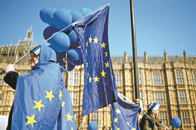 Μαλλιά κουβάρια για το Brexit