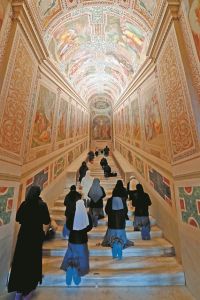 Η Ιερή Σκάλα ξανά στους πιστούς της