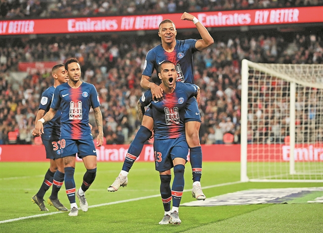 Η Παρί επιτέλους τα κατάφερε!