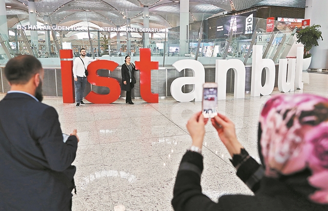 Η Τουρκία σε μορφή… περιζήτητης κόρης