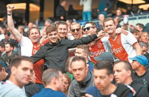 «Παντού βλέπεις να φορούν τη φανέλα»