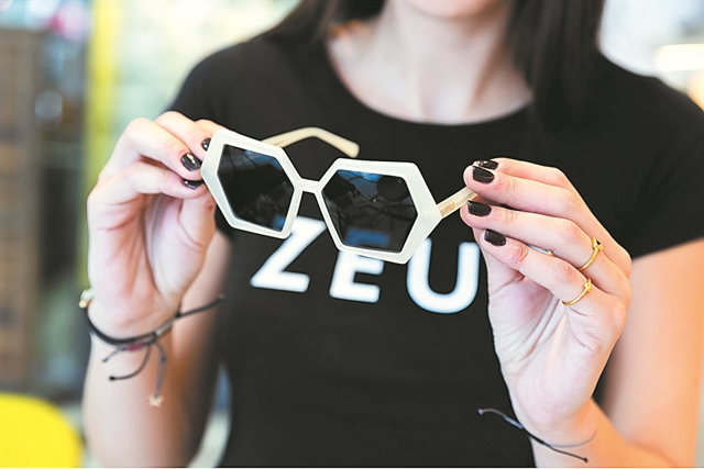 Η Μελάνια εμπνέει τον… Αλέξη