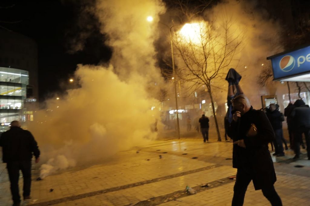 Τίρανα: Άγριες συγκρούσεις διαδηλωτών και αστυνομίας