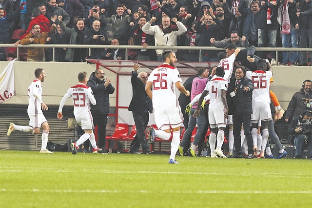 Το θέατρο των ερυθρόλευκων ονείρων