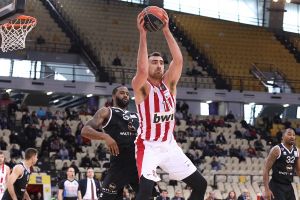 Ποτέ στον Πειραιά (80-59)