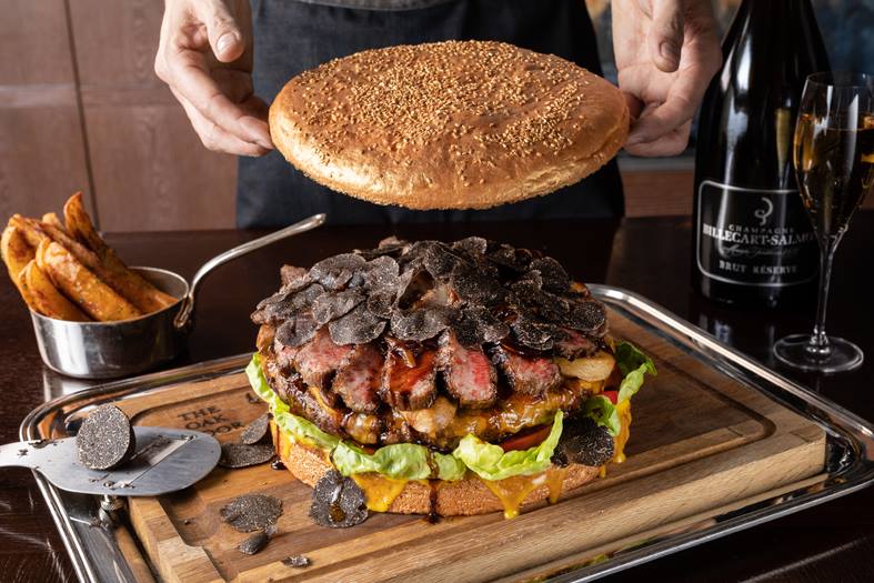 Golden Giant Burger: Ένα μπέργκερ αξίας 800 ευρώ!